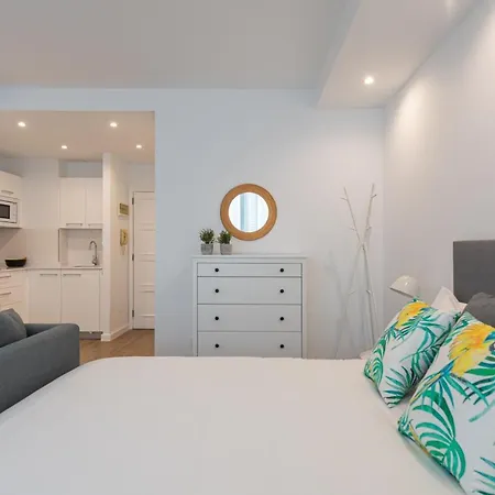 Homeforguest Moderno Estudio Junto A Canteras Apartment