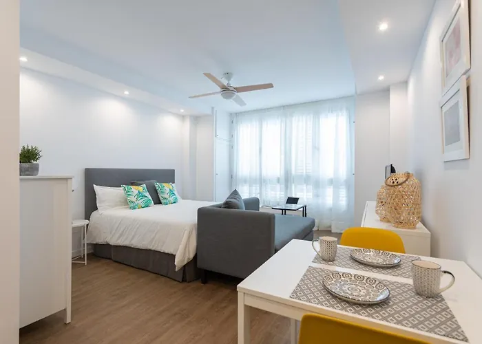 Homeforguest Moderno Estudio Junto A Canteras Apartamento *